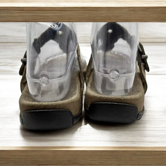 Taos Serena Studded Gems Brown
Gold Sandals Sz 11 - Picture 5 of 8